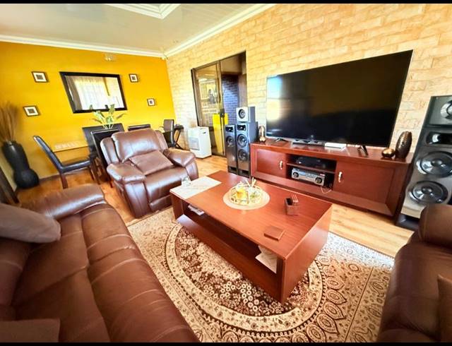 3 BEDROOM HOUSE FOR SALE IN VANDERBIJLPARK CE 3